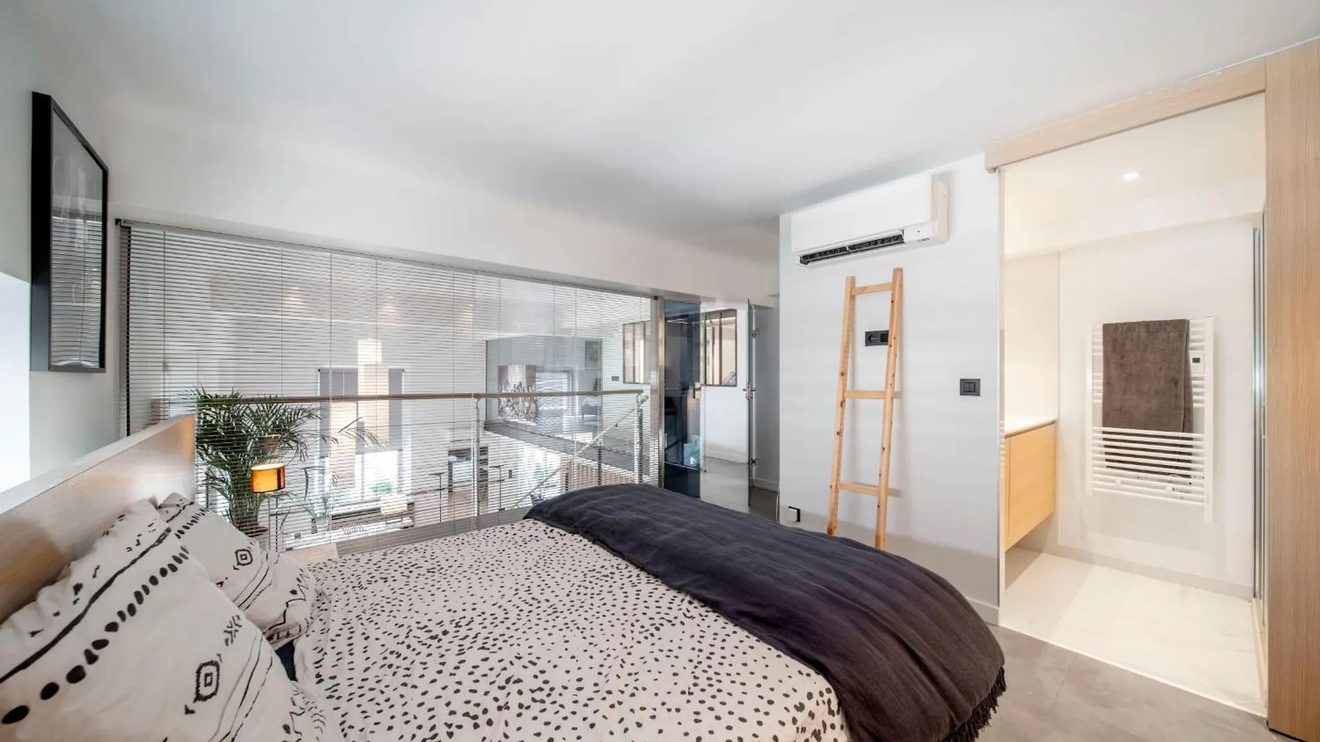 Ref 1985 - Cannes - Duplex For Rent 0*,  Γαλλία